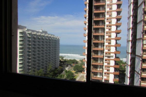 Lindo apto de 2 quartos e 2 banheiros sociais no Barramares com comércio próximo, piscina, quadras, parquinhos, brinquedoteca, empréstimo de cadeiras e barracas de praia como cortesia, condomínio em f